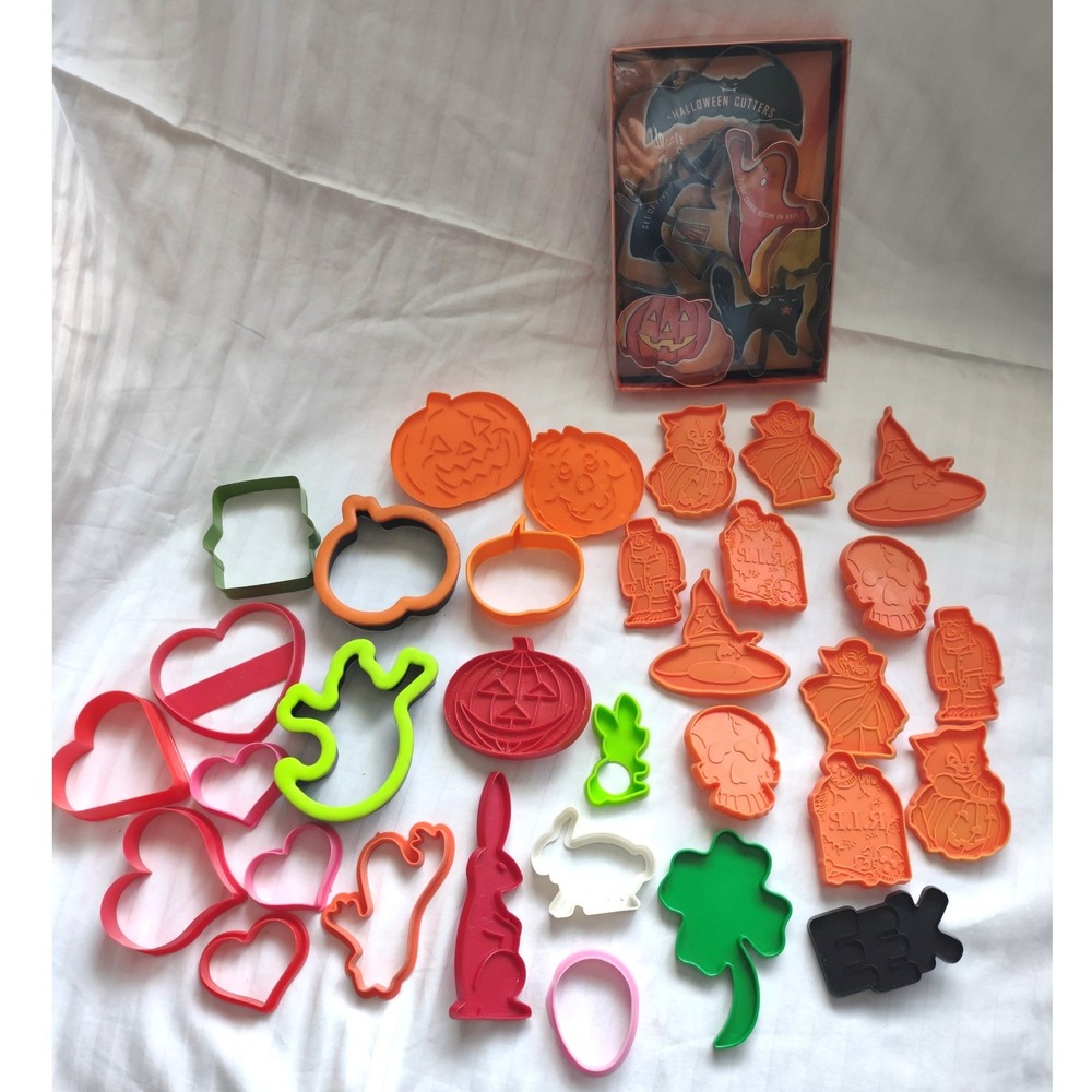 Cookie Cutter‎ Set Lot#3-Pumpkins Ghosts Witch Hats Skulls Hearts Bunny